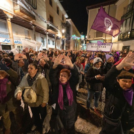 GRAF3123. ARANDA DE DUERO (BURGOS), 21/12/2019.- Cientos de personas se han concentrado este sábado en la Plaza del Trigo, en Aranda de Duero, en apoyo a la víctima del conocido como caso Arandina, una menor de 15 años cuyos tres agresores, tres exjuga