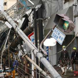 Daños ocasionados por el tifón Jebi en Osaka (Japón). / EFE