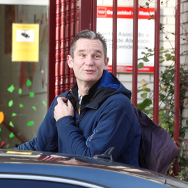 Iñaki Urdangarin a su llegada este martes al Hogar Don Orione en Pozuelo de Alarcón para realizar labores de voluntariado en una ONG de atención a personas con discapacidad intelectual y alto nivel de dependencia. Urdangarin inicia este martes 24 de di