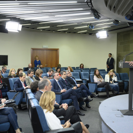 El presidente del Gobierno en funciones, Pedro Sánchez, comparece en La Moncloa tras aceptar el encargo del Rey de formar Gobierno.
