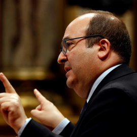 El lider del PSC, Miquel Iceta, durante su intervención en el pleno de investidura del candidato de JxCat a la presidencia de la Generalitat, Quim Torra. EFE/Quique García