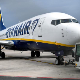 Ryanair cobrará por el equipaje de mano. / EFE