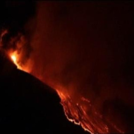 El volcán Etna de Italia entra en erupción