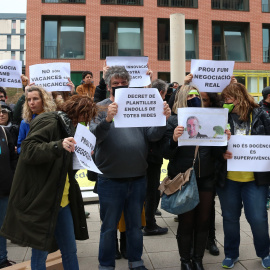 Desenes de docents reclamant negociació a Aragonès.