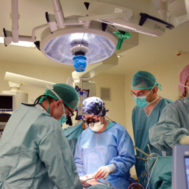 Un hospital de Barcelona realiza el primer bioimplante para reparar el tejido del corazón tras un infarto