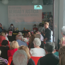 (18/5/2022) Científicos, periodistas y familias de las víctimas asisten a la presentación de la plataforma Verdad y Justicia en la librería Traficantes de Sueños (Madrid).