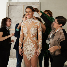 Cristina Pedroche se acicala antes de las Campanadas de 2018.