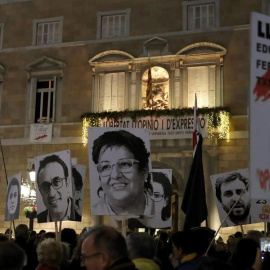 Concentració de suport al president Quim Torra després d'haver estat inhabilitat per la Junta Electoral Central. EFE / Toni Albir