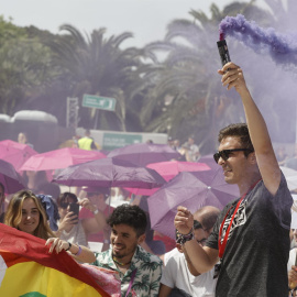 La gente disfruta durante la Fiesta de la Primavera de Podemos celebrada en Valencia este domingo.