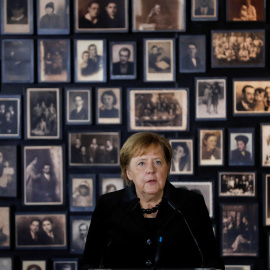 Angela Merkel habla durante una visita al campo de concentración Auschwitz-Birkenau en Polonia. REUTERS/Kacper Pempel