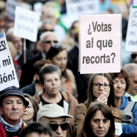 Asistentes a la manifestación en defensa de las pensiones, en Madrid, el pasado octubre de 2019. E.P./Eduardo Parra