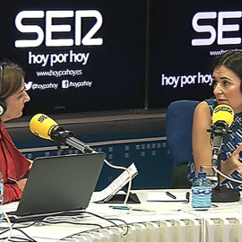 La ministra de Sanidad, Carmen Montón, durante su intervención en el programa "Hoy por hoy" de la Cadena Ser.EFE