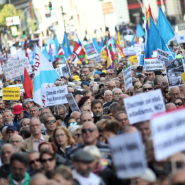 Asistentes a la manifestación en defensa de las pensiones, en Madrid, el pasado octubre de 2019. E.P./Eduardo Parra