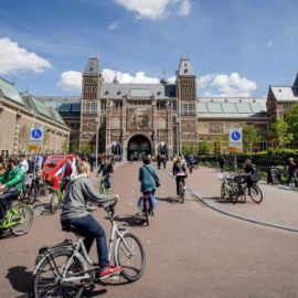 Los vecinos de Amsterdam utilizan muchísimo la bicicleta.- REUTERS