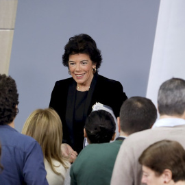 La portavoz del Gobierno en funciones, Isabel Celaá tras la rueda de prensa tras el Consejo de Ministros celebrado en el Palacio de la Moncloa en Madrid. EFE/Ballesteros