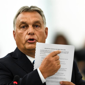 El primer ministro de Hungría, Viktor Orbán, pronuncia su discurso durante el pleno en el Parlamento Europeo en Estrasburgo. - EFE
