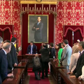 Almeida entrega la Llave de Oro al emir de Catar reivindicando las monarquías
