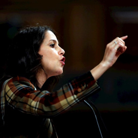 La líder de Ciudadanos, Inés Arrimadas, durante su intervención ante el pleno del Congreso de los Diputados en la primera jornada de la sesión de investidura de Pedro Sánchez como presidente del Gobierno. EFE/Emilio Naranjo