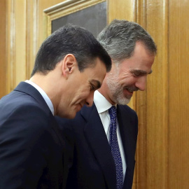El rey Felipe VI recibe en audiencia al secretario general del PSOE y presidente del Gobierno en funciones, Pedro Sánchez. - EFE