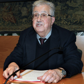 Fotografía de archivo de diciembre de 2013 del historiador y profesor emérito de la Universidad Pompeu Fabra Josep Fontana. EFE/Toni Garriga