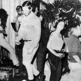 Momento en el que el 21 Festival de Cannes se interrumpe tras la ocupación del Palais des Festivals por profesionales del cine el 18 de mayo de 1968.