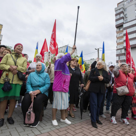 Protesta frente a un edificio judicial durante el proceso de audiencia judicial en Chisinau, Moldavia, el 26 de mayo de 2022.