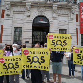 30/05/2022. Un grupo de vecinos del distrito de Chamberí participa en una concentración con pancartas donde se puede leer "STOP Ruidos, SOS Chamberí" en la Puerta del Sol, a 31 de mayo de 2021, en Madrid, (España).