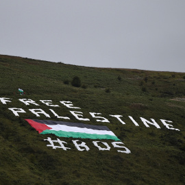 Mensaje de apoyo y solidaridad internacional con Palestina desplegado en Belfast | REUTERS/Clodagh Kilcoyne