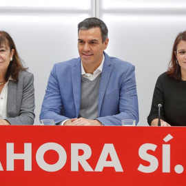 Cristina Narbona, Pedro Sánchez y Adriana Lastra, en la Comisión Ejecutiva del PSOE. / EFE