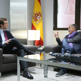 Pablo Casado en una reunión con José María Álvarez, secretario general de UGT en octubre 2018. Fuente: PP
