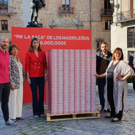 La portavoz del PSOE en el Ayuntamiento, Mar Espinar, junto a otros concejales socialistas.
