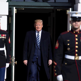 El presidente de EEUU; Donald Trump, en el Pórtico Sur de la Casa Blanca, para recibir al primer ministro israelí Benjamin Netanyahu. EFE/EPA/MICHAEL REYNOLDS
