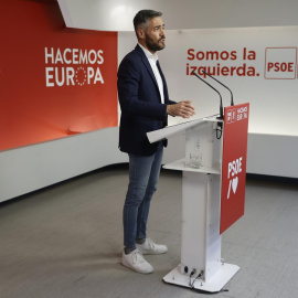 El diputado y portavoz de la Ejecutiva del PSOE, Felipe Sicilia en rueda de prensa ofrecida este lunes en la sede de la formación, en Madrid.