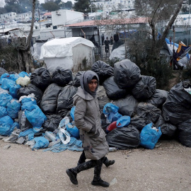 21/01/2020 - Una migrante en el campo de refugiados de Moria (Lesbos). / EFE