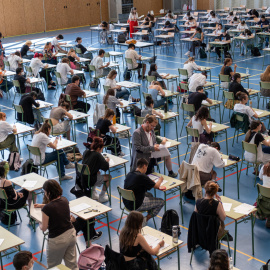01/06/2022 El polideportivo de la Universidad de La Rioja (UR) ha acogido el arranque de las pruebas de la Evaluación de Bachillerato para el Acceso a la Universidad (EBAU), a 1 de junio de 2022, en La Rioja,  en España.