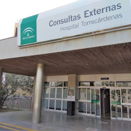 Hospital Universitario Torrecárdenas de Almería, emplazamiento donde permanece ingresada la agredida. / EP