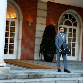 Alberto Garzón. ministro de Consumo, en el palacio de la Moncloa. (EMILIO NARANJO | EFE)