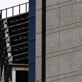 Imagen de la parte superior de la Torre de David, Inclinada tras el seísmo que se ha notado en caracas. REUTERS