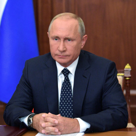 El presidente ruso Vladímir Putin ha mantenido una conversación telefónica con Pedro Sánchez sobre las relaciones bilaterales - Reuters