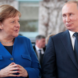Merkel y Putin en la conferencia celebrada en Berlín para la paz en Libia. REUTERS/Axel Schmidt