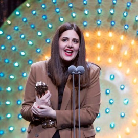Belén Funes recull el premi Gaudí a la millor direcció. EFE / Marta Pérez