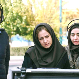 31/05/2022. La directora y protagonista Maryam Moghadam y a su izquierda, el codirector Behtash Sanaeeha, en el rodaje.