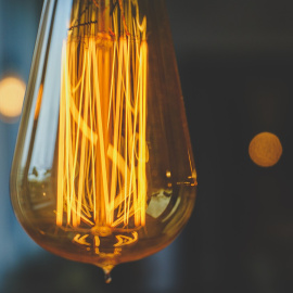 Qué es la tarifa PVPC y el mercado libre: Así puedes pagar menos en tu factura de la luz