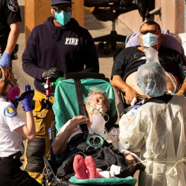 Investigadores estadounidenses han detectado dos variantes del SARS-CoV-2 que podrían ser más contagiosas y que se comportan de manera similar a la británica.