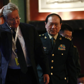 El Ministro de Defensa Nacional de China, Wei Fenghe, pronuncia su discurso durante la quinta sesión plenaria del Diálogo de Shangri-la del Instituto Internacional de Estudios Estratégicos (IISS) en el hotel Shangri-la de Singapur, el 12 de junio de 20