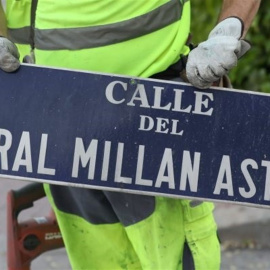 Placa de la calle Millán Astray que fue retirada por el Ayuntamiento de Madrid./EUROPA PRESS