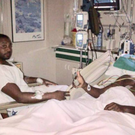 Abidal y su primo tras el trasplante de hígado/EFE