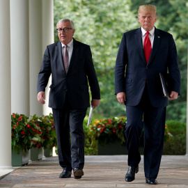 El presidente de la Comisión Europea, Jean-Claude Juncker, con el presidente de los EEUU, Donald Trump, en la Casa Blanca, el pasado julio. REUTERS/Joshua Roberts