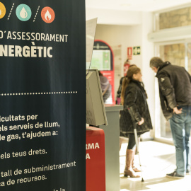 Un panel explica las funciones de los Puntos de Asesoramiento Energético.