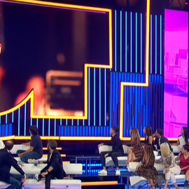 Fotograma del momento en que el programa anuncia la baja del concursante